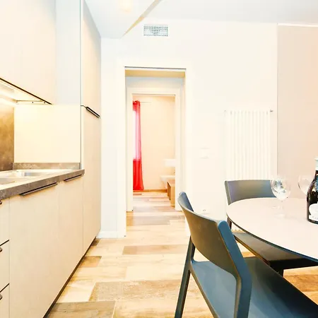 アパート The Captain